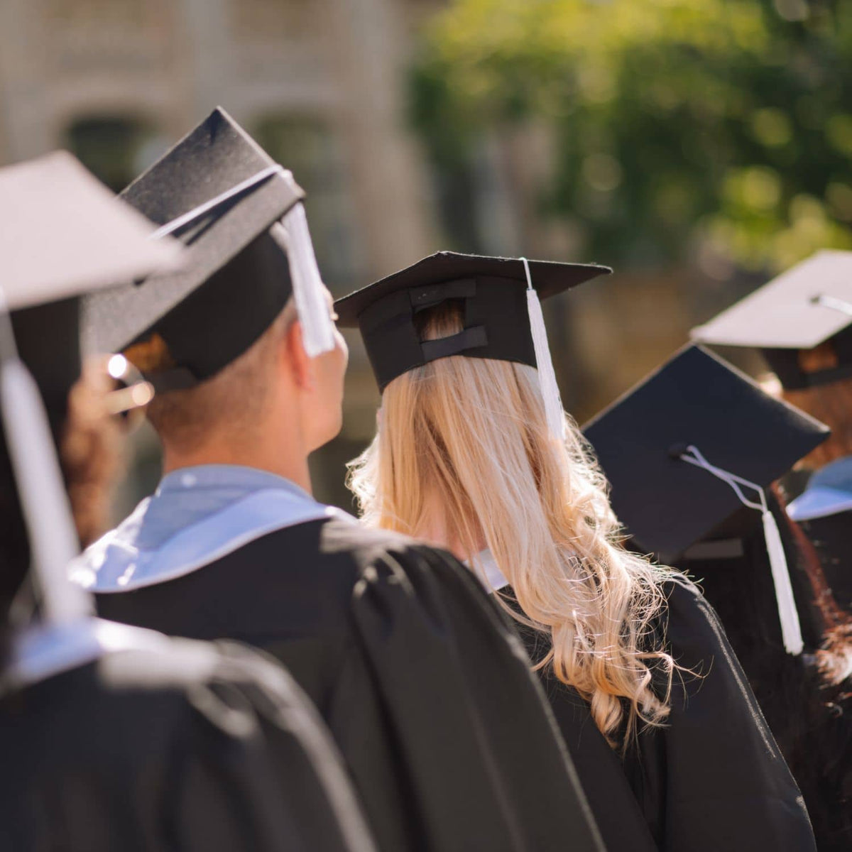 Candidat préparant en ligne son test d'admission en Master
